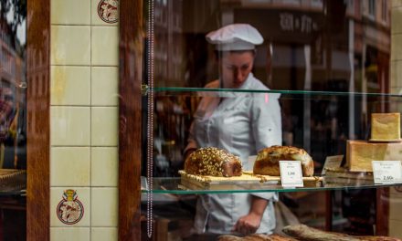 5 Avoidable Mistakes Made Buying Restaurant Uniforms Online
